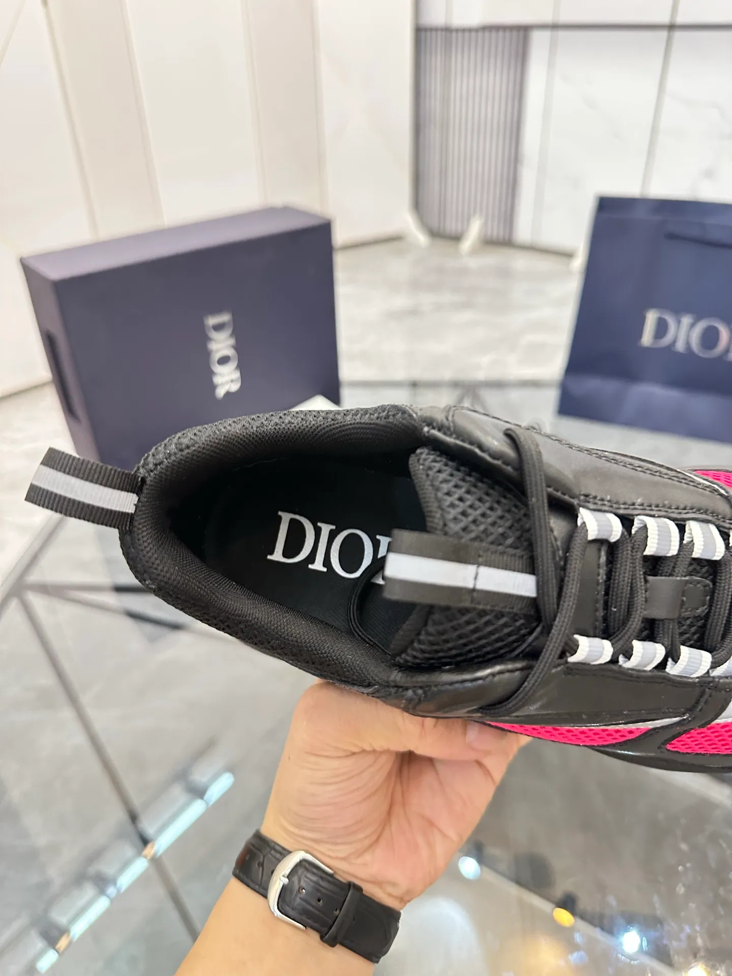 Men's shoes: 💰P460¥ Ready in Guangzhou, fully packaged Product trademark: Dior* "Dior*" low-top casual shoes Regular size: 38-46 (can be customized to 47) B22 Product materials: imported cowhide leather upper spliced ​​with original fabric, breathable lining, original outsole. Number: 920